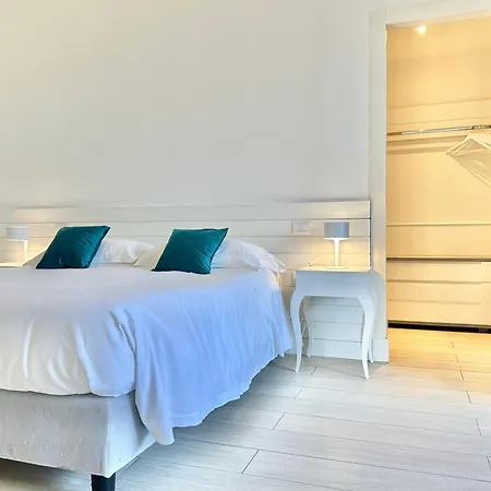 Isola Bella Infinity Aparthotel 2*
